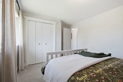 163 Keewatin Street S Oshawa ON L1H 6Z4