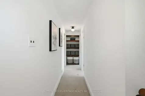 163 Keewatin Street S Oshawa ON L1H 6Z4