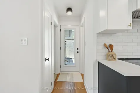 163 Keewatin Street S Oshawa ON L1H 6Z4