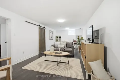 163 Keewatin Street S Oshawa ON L1H 6Z4