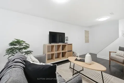 163 Keewatin Street S Oshawa ON L1H 6Z4