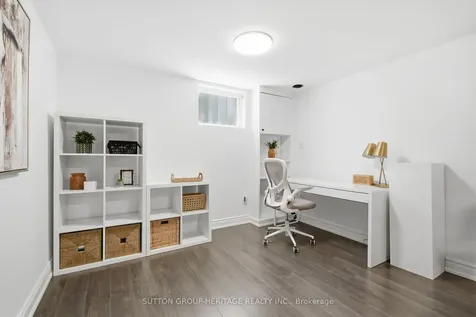 163 Keewatin Street S Oshawa ON L1H 6Z4