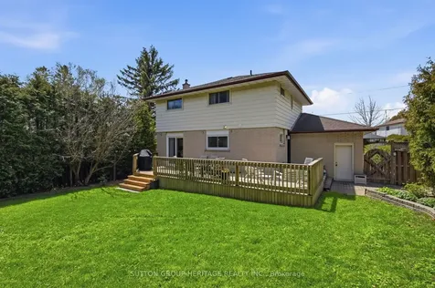 163 Keewatin Street S Oshawa ON L1H 6Z4