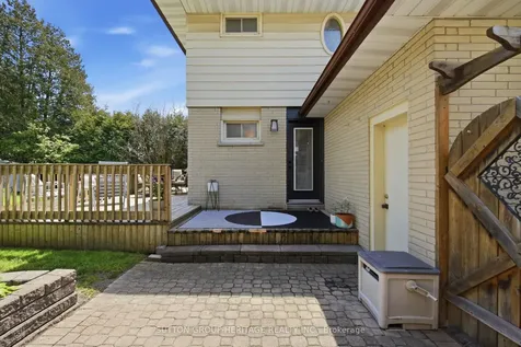 163 Keewatin Street S Oshawa ON L1H 6Z4