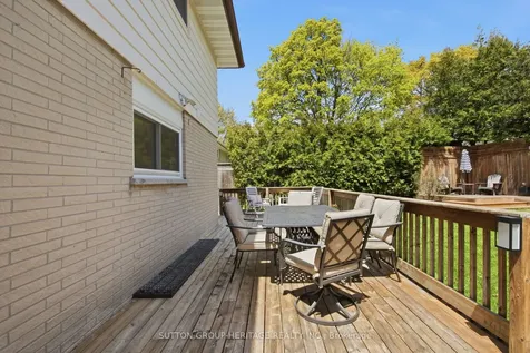 163 Keewatin Street S Oshawa ON L1H 6Z4