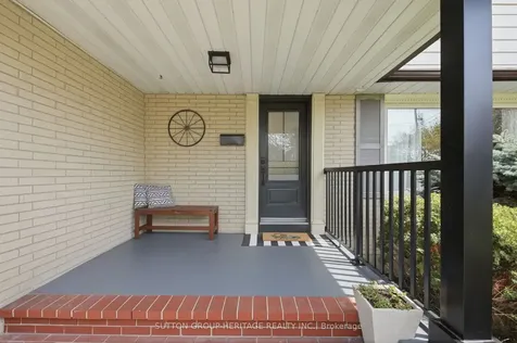 163 Keewatin Street S Oshawa ON L1H 6Z4