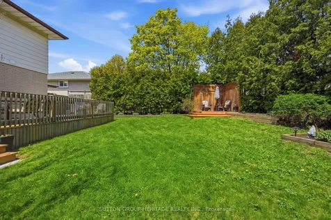 163 Keewatin Street S Oshawa ON L1H 6Z4