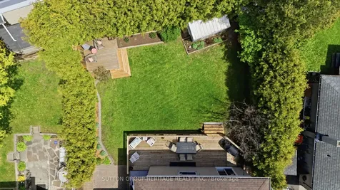 163 Keewatin Street S Oshawa ON L1H 6Z4