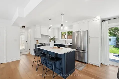 163 Keewatin Street S Oshawa ON L1H 6Z4