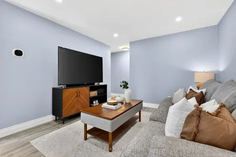 729 Downview Crescent Oshawa ON L1H 7W4