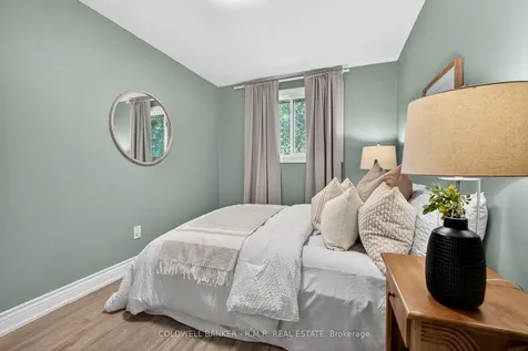 729 Downview Crescent Oshawa ON L1H 7W4