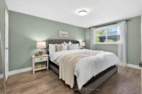 729 Downview Crescent Oshawa ON L1H 7W4