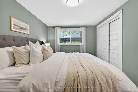 729 Downview Crescent Oshawa ON L1H 7W4