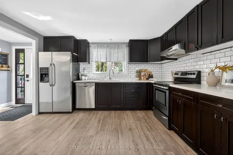 729 Downview Crescent Oshawa ON L1H 7W4