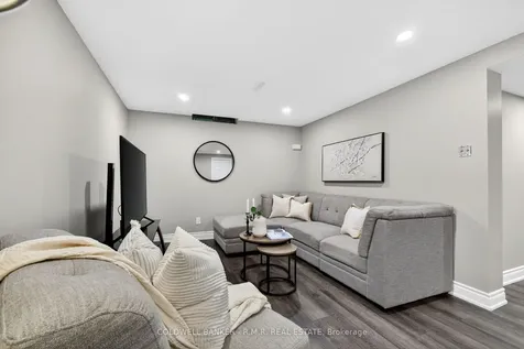 729 Downview Crescent Oshawa ON L1H 7W4