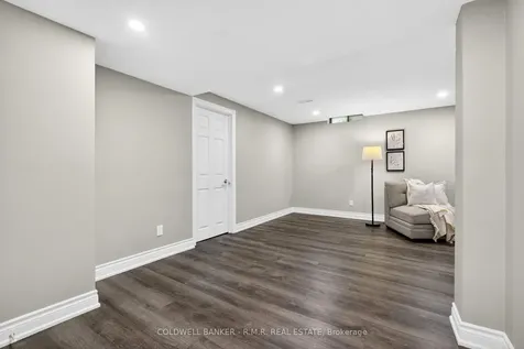 729 Downview Crescent Oshawa ON L1H 7W4