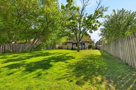 729 Downview Crescent Oshawa ON L1H 7W4