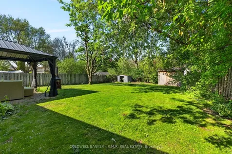 729 Downview Crescent Oshawa ON L1H 7W4
