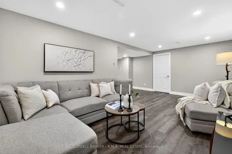 729 Downview Crescent Oshawa ON L1H 7W4