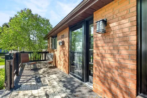 729 Downview Crescent Oshawa ON L1H 7W4