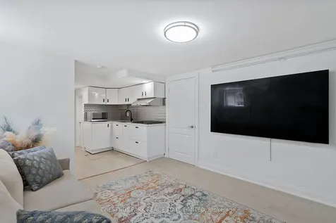 106 Fitzgibbon Avenue Toronto ON M1K 4A3