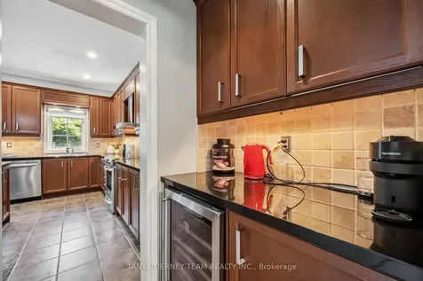 165 Rivers Edge Place Whitby ON L1R 0G4