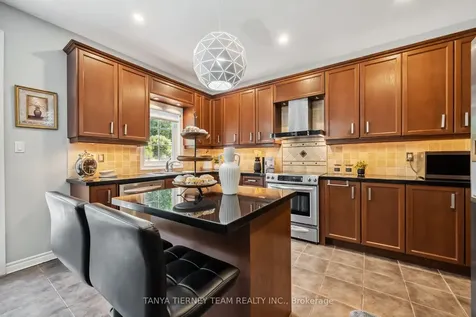 165 Rivers Edge Place Whitby ON L1R 0G4