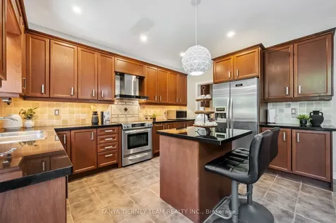 165 Rivers Edge Place Whitby ON L1R 0G4