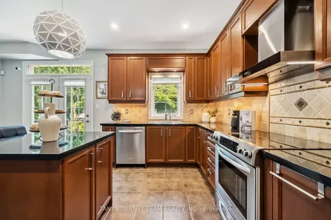 165 Rivers Edge Place Whitby ON L1R 0G4