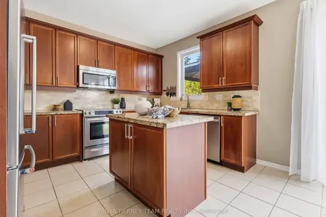 2315 Hackett Place Oshawa ON L1L 0A2