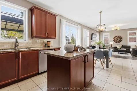 2315 Hackett Place Oshawa ON L1L 0A2