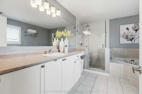 2315 Hackett Place Oshawa ON L1L 0A2