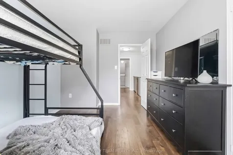2315 Hackett Place Oshawa ON L1L 0A2