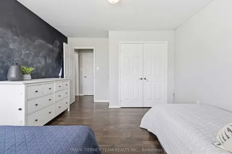 2315 Hackett Place Oshawa ON L1L 0A2