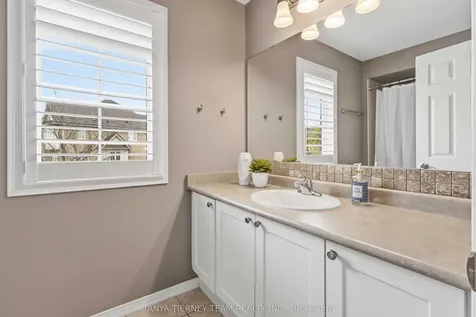 2315 Hackett Place Oshawa ON L1L 0A2