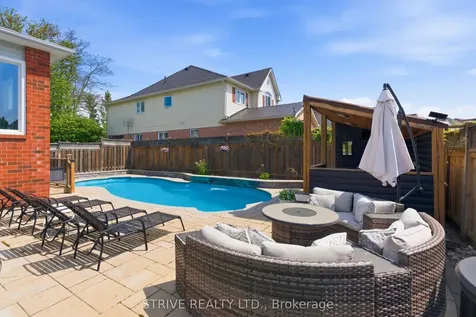 11 Granary Lane Clarington ON L1E 2X9