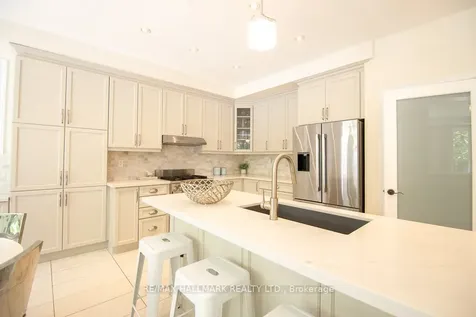 566 Maitland Drive Pickering ON L1W 0A8