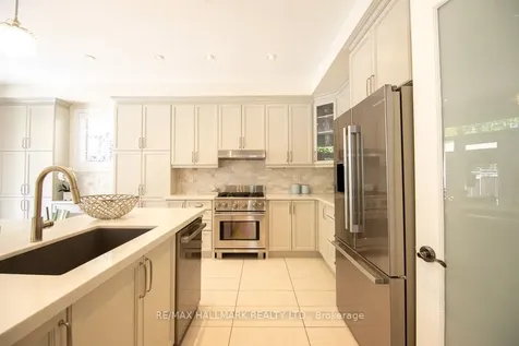 566 Maitland Drive Pickering ON L1W 0A8