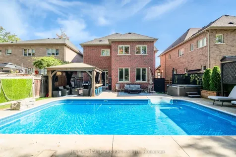 566 Maitland Drive Pickering ON L1W 0A8
