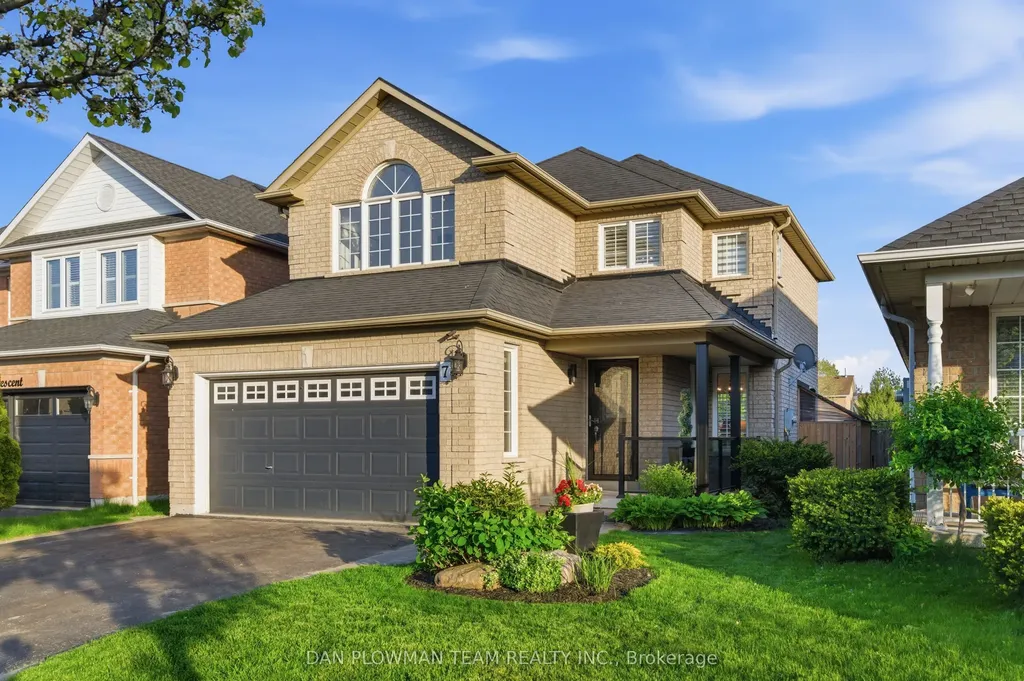 7 Treen Crescent Whitby ON L1R 3C7