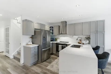 7 Treen Crescent Whitby ON L1R 3C7