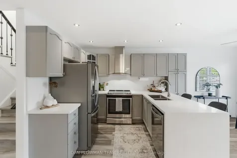 7 Treen Crescent Whitby ON L1R 3C7