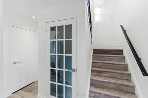 7 Treen Crescent Whitby ON L1R 3C7