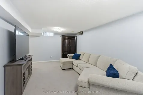 7 Treen Crescent Whitby ON L1R 3C7