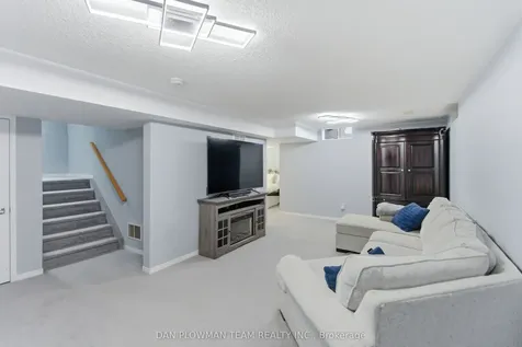 7 Treen Crescent Whitby ON L1R 3C7