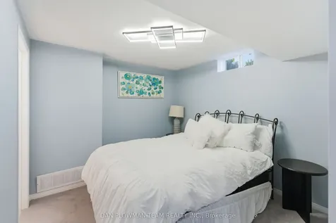 7 Treen Crescent Whitby ON L1R 3C7