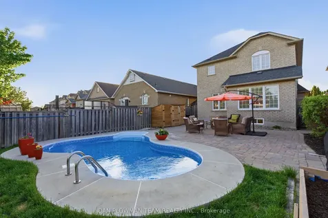 7 Treen Crescent Whitby ON L1R 3C7
