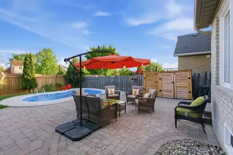 7 Treen Crescent Whitby ON L1R 3C7