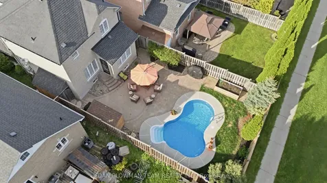 7 Treen Crescent Whitby ON L1R 3C7