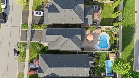 7 Treen Crescent Whitby ON L1R 3C7